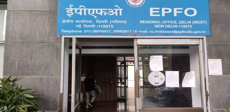 EPFO Toll Free Number: પીએફ સંબંધિત કોઈ પણ સમસ્યાનો તાત્કાલિક ઉકેલ! ફક્ત આ નંબર પર કૉલ કરો 1 EPFO Toll Free Number