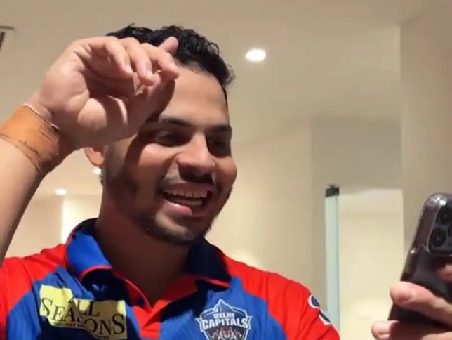 Ashutosh Sharma: આશુતોષ શર્માએ 'ગબ્બર'ને પ્લેયર ઓફ ધ મેચ એવોર્ડ સમર્પિત કર્યો, વીડિયો કોલ પર વ્યક્ત કરી લાગણી 1 Ashutosh Sharma