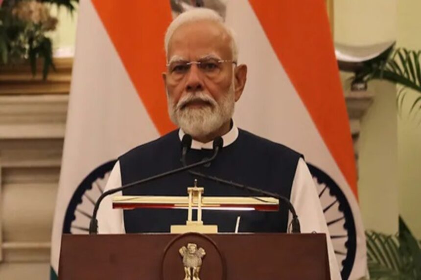 PM Modi in Navsari: "હું દુનિયાનો ધનવાન વ્યક્તિ છું", માતૃશક્તિના મહાકુંભમાં PM મોદીને મળ્યા આશીર્વાદ! 1 PM Modi in Navsari