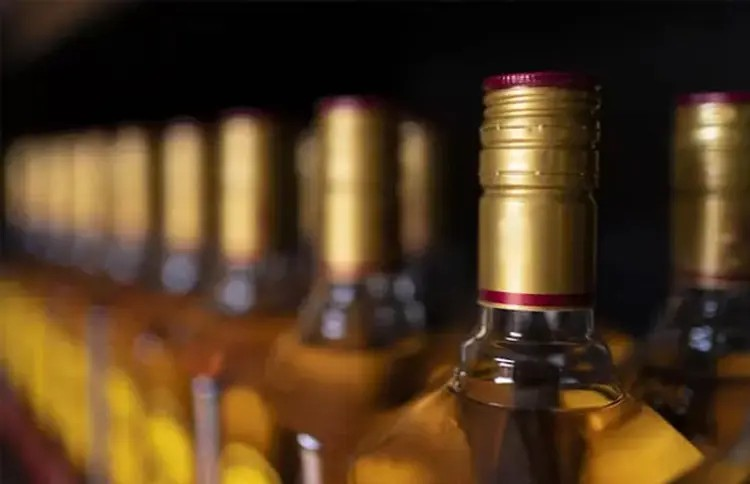 Gujarat Liquor Permit Increase: ગુજરાતમાં દારૂબંધી એક તરફ, લીકર પરમિટનો ખુલ્લો હંગામો બીજી તરફ 1 Gujarat Liquor Permit Increase