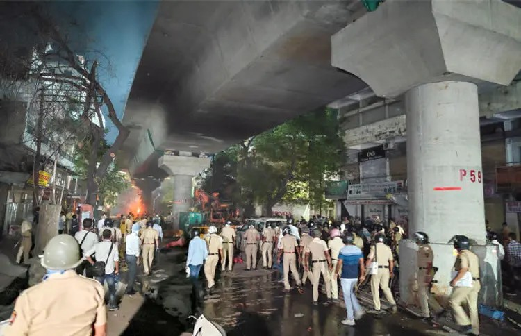 Nagpur Violence: "નાગપુર હિંસાને લઈને રાજકીય તણાવ: વિપક્ષનો આરોપ – 'ભાજપ મહારાષ્ટ્રને બીજું મણિપુર બનાવવા માગે છે!'" 1 Nagpur Violence