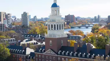 Harvard University News: અમેરિકાની સૌથી ધનિક યુનિવર્સિટી નાણાકીય સંકટમાં? સ્ટાફ અને પ્રોફેસરોની ભરતી પર રોક 1 Harvard University News