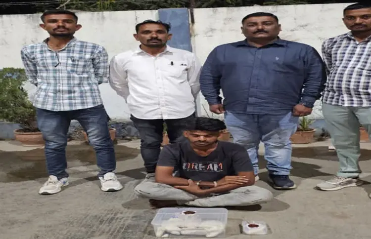 Bhavnagar LCB Arrests Man With Ambergris: મહુવા બાદ તળાજામાં યુવક 'એમ્બરગ્રીસ' સાથે ઝડપાયો, કિંમત 1.35 કરોડથી વધુ! 1 Bhavnagar LCB Arrests Man With Ambergris