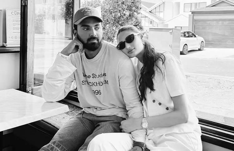 KL Rahul - Athiya Shetty Become Parents: IPL દરમિયાન કેએલ રાહુલને ખુશખબર, પત્ની આથિયાએ દીકરીને જન્મ આપ્યો 1 KL Rahul - Athiya Shetty Become Parents