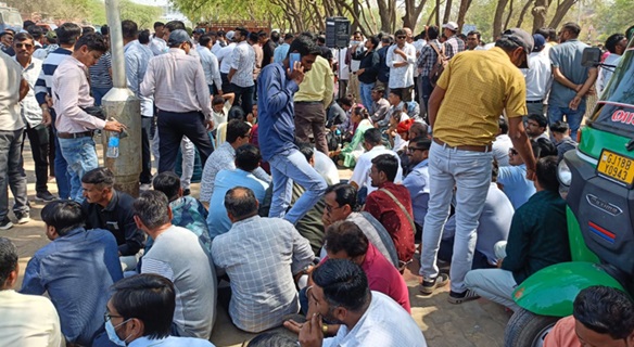 Health Workers Strike: ગાંધીનગરમાં આરોગ્યકર્મીઓની હડતાળ તીવ્ર, યુનિયન મહામંત્રીની મુક્તિ માટે આદેશ જારી 1 jjjkk