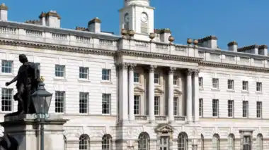 Study in UK Scholarship: યુકેમાં અભ્યાસનો મોકો, કિંગ્સ કોલેજથી ભારતીય વિદ્યાર્થીઓ માટે ₹11 લાખની શિષ્યવૃત્તિ! 1 Study in UK Scholarship