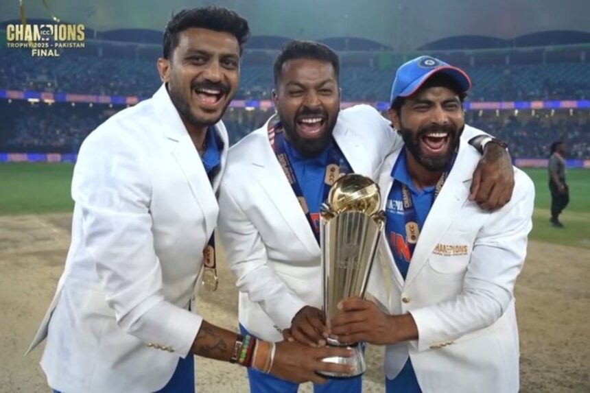 Champions Trophy Final: ગુજરાતી ત્રિપુટીનો જલવો! જીત બાદ હાર્દિક, અક્ષર અને જાડેજાએ મેદાન પર પડાવ્યો ફોટો 1 ngngz6ck