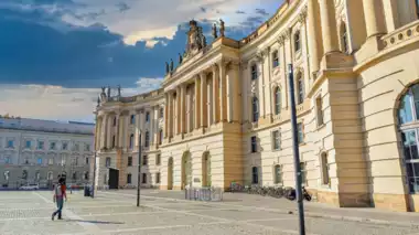 Study in Germany: મફત શિક્ષણ અને ટોચની યુનિવર્સિટીઓથી જર્મનીમાં ભારતીય વિદ્યાર્થીઓમાં 15%નો વધારો! 1 Study in Germany