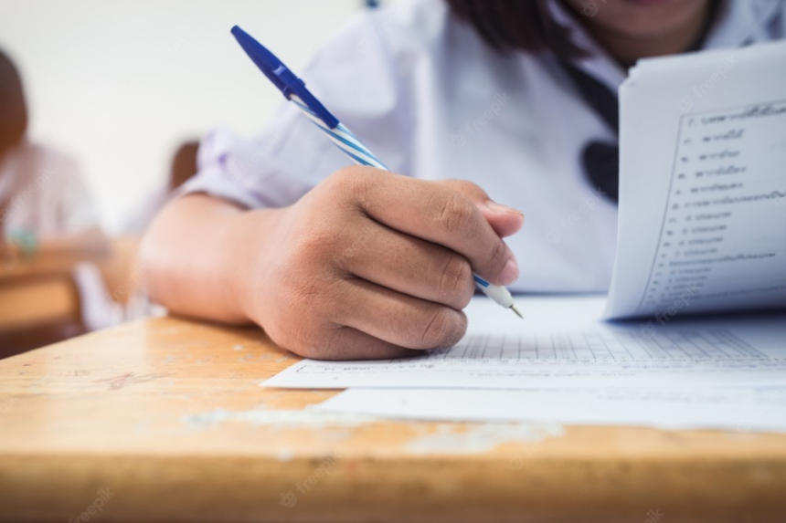 Major Flaws in Indias Exam System: JEE, NEET, CUET પહેલા સંસદીય પેનલે ઉજાગર કરી પરીક્ષા પ્રણાલીની 7 મોટી ખામીઓ 1 Major Flaws in Indias Exam System