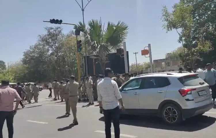 Tribal community Student Protest in Gandhinagar: આદિવાસી વિદ્યાર્થીઓનો સરકાર સામે વિરોધ, મેનેજમેન્ટ ક્વોટાની શિષ્યવૃત્તિ પુનઃશરૂ કરવાની માંગ 1 Tribal community Student Protest in Gandhinagar