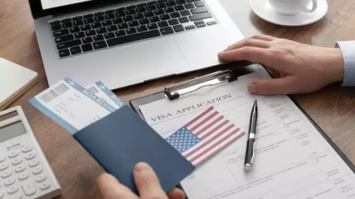 H-1B Visa Survey: H-1B વિઝા ધારકો માટે મોટો ફટકો: ઊંચા પગારની શરત હવે નોકરી માટે બેધારી તલવાર! 1 H-1B Visa Survey:
