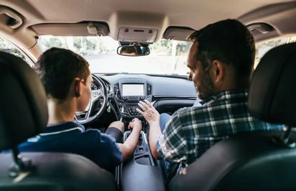 Underage driver in Gujarat: ગુજરાતમાં સગીર ડ્રાઈવરોનો આતંક: એક વર્ષમાં 700થી વધુ અકસ્માત, દેશભરમાં 7મું સ્થાન! 1 Underage driver in Gujarat
