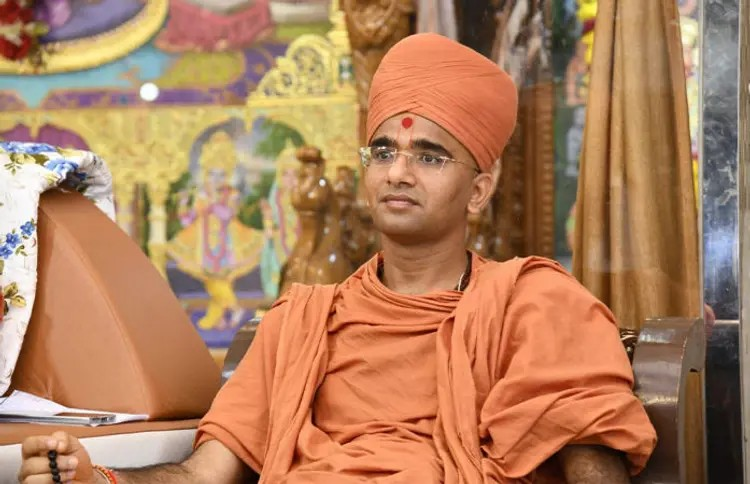 Swami Dharmaswarupdas Anticipatory Bail Rejected: સ્વામી ધરમસ્વરૂપદાસને જામીન ન આપતા હાઇકોર્ટનો ચુકાદો, યુવતીએ લગાવ્યા ગંભીર આરોપ 1 Swami Dharmaswarupdas Anticipatory Bail Rejected