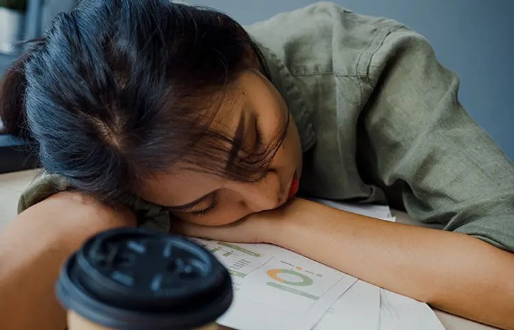 Vitamin Deficiency Causes Fatigue: સતત થાક લાગે છે? તમારા શરીરમાં આ 3 વિટામિનની ઉણપ હોઈ શકે, જાણો વિગત 1 Vitamin Deficiency Causes Fatigue