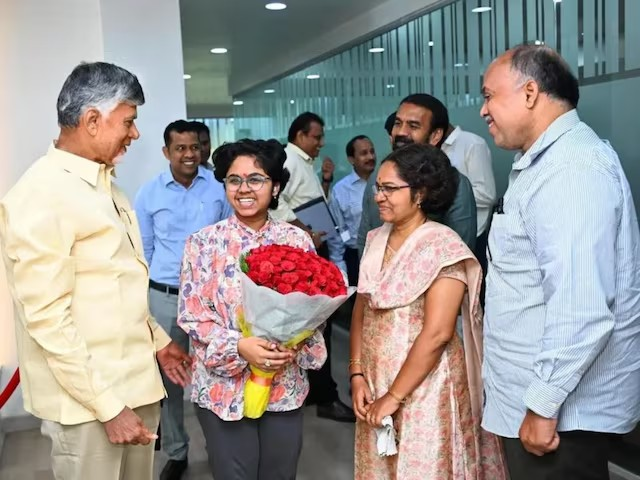 JEE Success Story: પિતા છે પ્રોફેસર, માતા ન્યુટ્રિશનિસ્ટ, દીકરીએ બે વાર JEE ટોપ કર્યું, હવે તે IIT માંથી B.Tech કરશે 1 JEE Success Story
