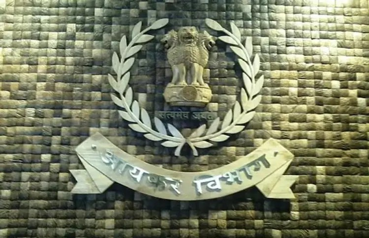 IT Department Notice To Workers: માત્ર 8-15 હજાર કમાતા શ્રમિકોને આવકવેરા વિભાગની 33 કરોડની નોટિસ, હડકંપ મચ્યો 1 IT Department Notice To Workers