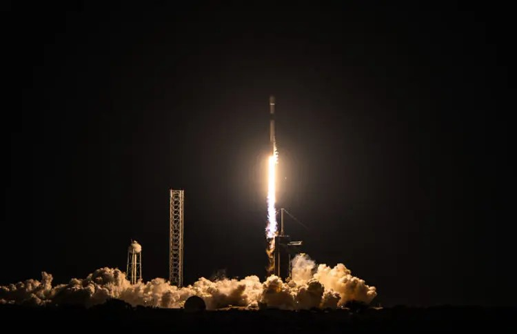 Elon Musk SpaceX Launched Falcon9: પૂનમની રાતે સ્પેસએક્સનું 400મું મિશન સફળ, જોવા મળ્યુ આકાશમાં અદભૂત દ્રશ્ય 1 Elon Musk SpaceX Launched Falcon9