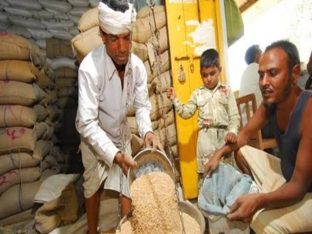 Development or Contradiction: લો બોલો આ તે કેવો વિકાસ અને વિરોધાભાસ કે ગરીબી ઓછી થયાના દાવા છતાં 80 કરોડને મફત અનાજ 1 IMG 20250422 WA0002