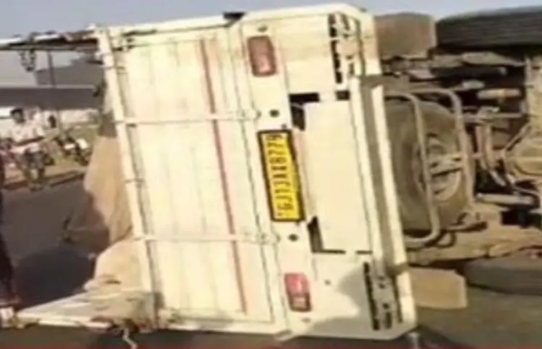 Accident Morbi: મોરબી પાસે બોલેરો પીકઅપ પલટી, દુર્ઘટનામાં 2નાં મોત અને 12થી વધુને ઈજા 1 asaaaaa