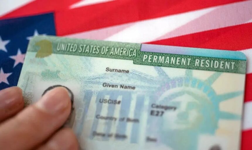 Green Card :અમેરિકામાં ગ્રીન કાર્ડ પ્રક્રિયા પર રોક; ભારતીયો ચિંતિત! 1 awdswd