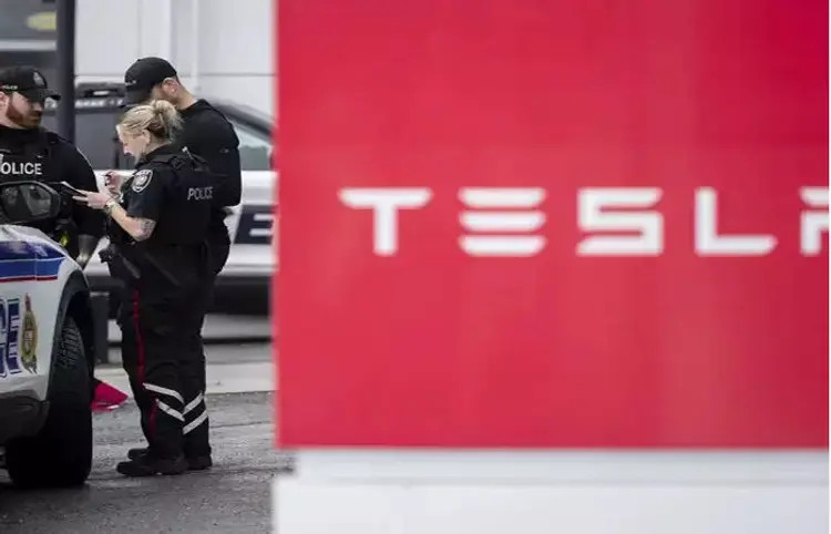 Tesla sales hit record low: મસ્ક વિરુદ્ધ જુવાળ વચ્ચે ટેસ્લાનું વેચાણ ગગડ્યું, સૌથી નીચલા સ્તરે પહોંચ્યું 1 Tesla sales hit record low
