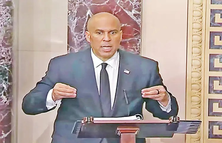 Cory Booker 25-hour speech: યુએસ સેનેટમાં કોરી બુકરનું ટ્રમ્પ વિરુદ્ધ 25 કલાકનું ઐતિહાસિક ભાષણ 1 Cory Booker 25-hour speech
