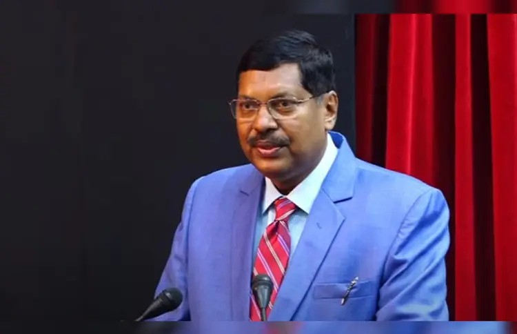 Justice BR Gavai: જસ્ટિસ ગવઈની દેશના આગામી ચીફ જસ્ટિસ તરીકે ભલામણ, CJI ખન્નાનો મોટા નિર્ણય 1 Justice BR Gavai