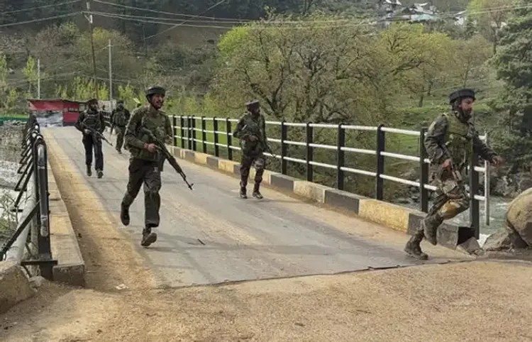 Emergency in PoK: પહલગામ હુમલાને અનુસરી પાકિસ્તાને PoKમાં કટોકટી જાહેર કરી, આરોગ્ય કર્મચારીઓની રજા રદ 1 Emergency in PoK
