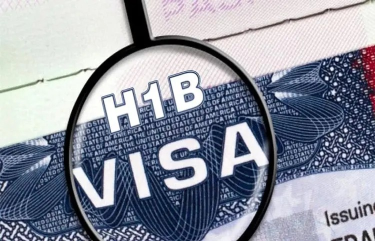 ID Proof Now Mandatory: એચ-1બી અને ગ્રીનકાર્ડ ધારકો માટે નવા નિયમો, હવે 24 કલાક આઈડી પ્રૂફ સાથે રાખવું ફરજિયાત 1 ID Proof Now Mandatory