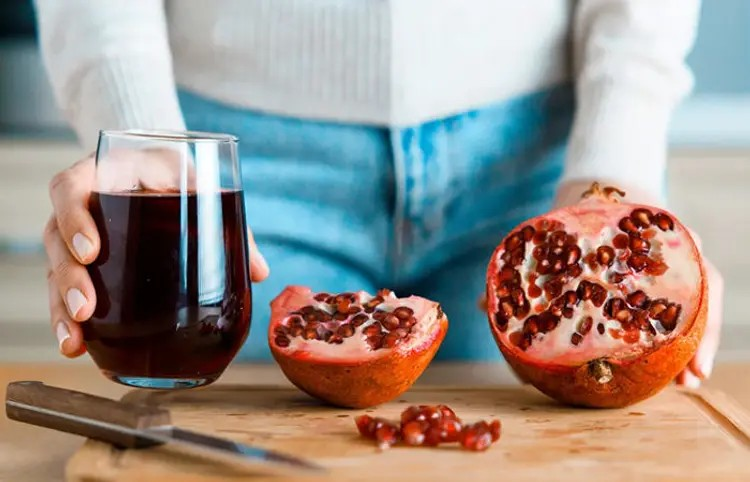 Pomegranate Juice Benefits: ફક્ત 1 મહિનો આ જ્યૂસ પીવો, 10 ફાયદા અને સુંદરતા વધારવા માટેનો સચોટ ઉપાય! 1 Pomegranate Juice Benefits