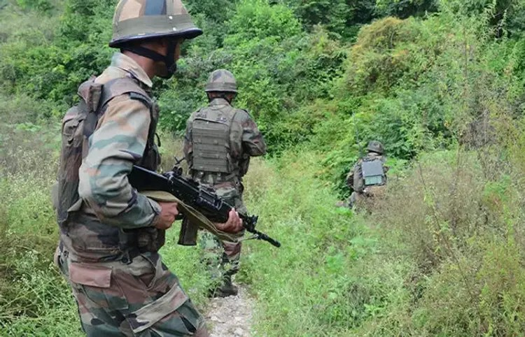 Kishtwar Encounter: જમ્મુ-કાશ્મીરના કિશ્તવાડમાં સૈન્યનું પ્રભાવી એન્કાઉન્ટર, 5 લાખના ઈનામી ત્રણ આતંકીઓ ઠાર 1 Kishtwar Encounter