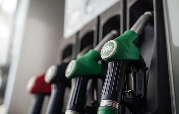 Crude Oil Prices Drop Below $70 Amid US-China Trade War : ક્રૂડ ઓઇલ 2021ના સ્તરે પહોંચી ગયું, તો પેટ્રોલ-ડીઝલ સસ્તું ક્યારે થશે? 1 swefse