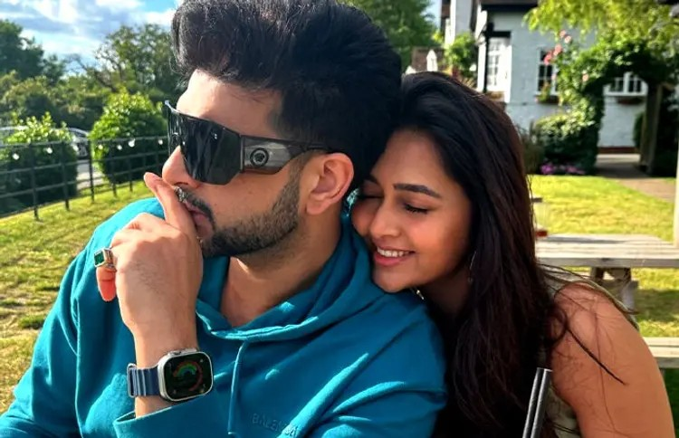 Tejasswi Prakash and Karan Kundra: લગ્ન પહેલા લિવ ઈનમાં રહેવાની વાત પર ટીવી સ્ટારનું ચિંતાજનક નિવેદન 1 Tejasswi Prakash and Karan Kundra