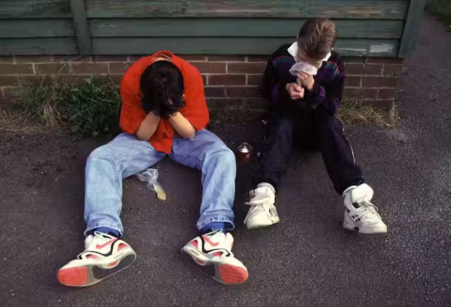 Laughing gas addiction grips Western youth: યુરોપ અને અમેરિકાના યુવાઓમાં નવો ખતરો, નાઇટ્રસ ઓકસાઇડ 'લાફિંગ ગેસ' બની લત 1 Laughing gas addiction grips Western youth