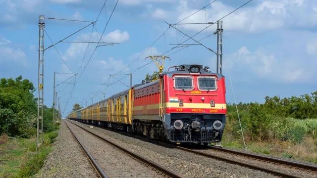 Railway News : ગુજરાત રેલ્વેની મુસાફરો માટે મોટી જાહેરાત, અમદાવાદથી આ રૂટ માટે 200 સ્પેશિયલ ટ્રેનો દોડશે 1 zazs