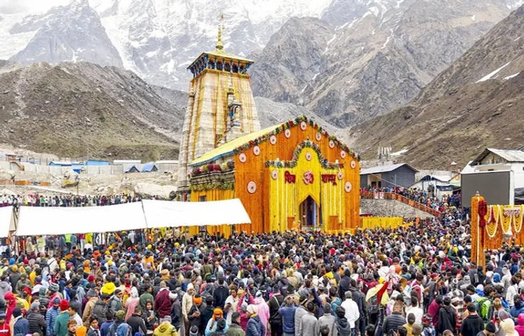 Kedarnath Dham: કેદારનાથમાં ભક્તોની ભીડ, એક જ દિવસમાં 30,000થી વધુ શ્રદ્ધાળુઓએ દર્શન કર્યા, મુખ્યમંત્રીની ઉપસ્થિતિમાં પવિત્ર કપાટ ખોલ્યા 1 Kedarnath Dham