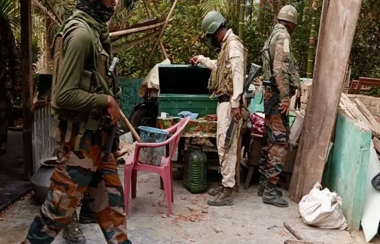 30 Naxalites Encounter in Narayanpur: નારાયણપુરમાં ૩૦ નક્સલવાદીઓનું એન્કાઉન્ટર, સુરક્ષા દળોની મોટી સફળતા 1 30 Naxalites Encounter in Narayanpur