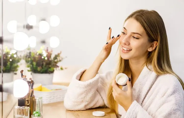 Skin Care Tips: ઉંમર અનુસાર સ્કિન કેર કેવી રીતે કરવી? જાણો ખાસ ટીપ્સ 1 Skin Care Tips