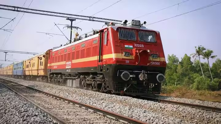 Railway Tatkal Current Booking: કરંટ અને તત્કાલ ટિકિટમાં શું તફાવત છે, જાણો તમે આ બંને ટિકિટ ક્યારે બુક કરાવી શકો છો 1 Railway Tatkal Current Booking