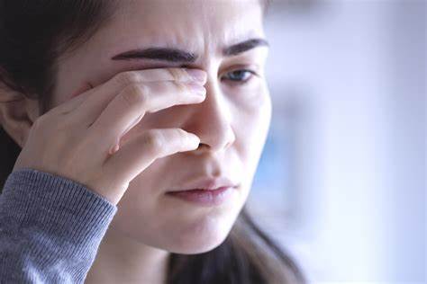 Left eye twitching : શું ડાબી આંખનું ફરકવું લાવે છે સારા સમાચાર? જાણો પૌરાણિક માન્યતાઓ 1 OIP 2025 05 18T180045.546