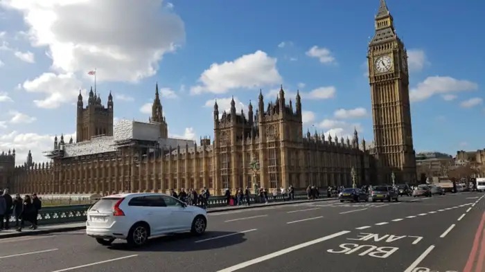 UK Immigration Rule Changes: યુકેમાં નોકરી અને અભ્યાસ માટેના નવા નિયમો: પરિવાર સાથે જવું હવે મુશ્કેલ બનશે 1 UK Immigration Rule Changes
