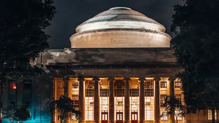 MIT Funding Cuts: ટ્રમ્પના ભંડોળ કાપની અસર, MIT એ 2025 માં ઓછા વિદ્યાર્થીઓના પ્રવેશની જાહેરાત કરી 1 MIT Funding Cuts
