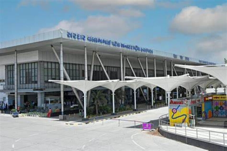 Ahmedabad Airport Bangladeshi Held: નકલી ભારતીય પાસપોર્ટ લઈને બાંગ્લાદેશી નાગરિક પહોંચી ગયો કુવૈત કમાણી કરવા, તપાસમાં પર્દાફાશ 1 Ahmedabad Airport Bangladeshi Held