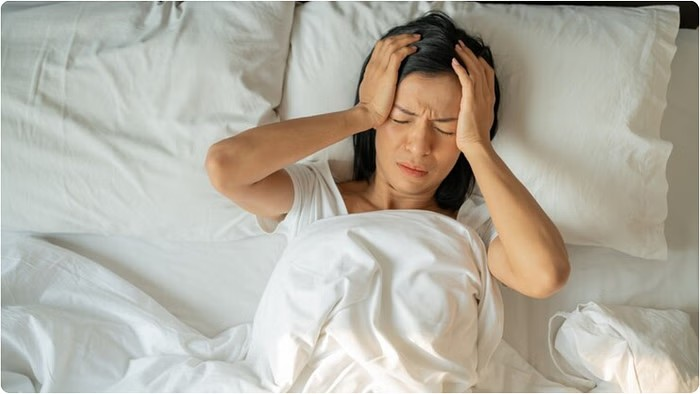 Sleeping Problem: શું તમે રાત્રે વારંવાર જાગો છો? કારણ અને ઉકેલ જાણો છો? 1 Sleeping Problem