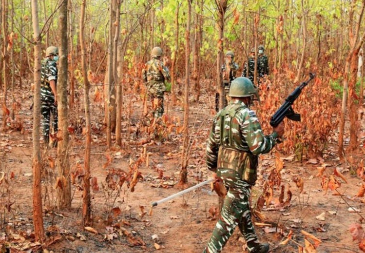 Naxalites Encounter: ગઢચિરોલીમાં પોલીસની મોટી કાર્યવાહી, ચાર નક્સલી ઠાર, હથિયારો અને વૉકી-ટોકી જપ્ત 1 Naxalites Encounter