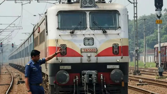 RRB ALP Recruitment Last Date 2025: RRB આસિસ્ટન્ટ લોકો પાયલટ ભરતી માટે અરજી કરવાની છેલ્લી તક, છેલ્લી તારીખ લંબાવવામાં આવી 1 RRB ALP Recruitment Last Date 2025