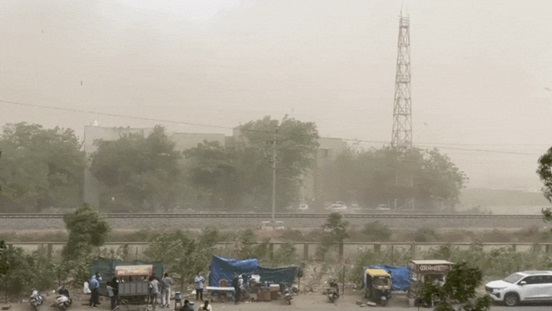 Gujarat Rain Forecast: 104 તાલુકામાં તોફાની પવન અને વરસાદે કહેર મચાવ્યો, આજે પણ તીવ્ર વરસાદની સંભાવના 1 qee3re3rq