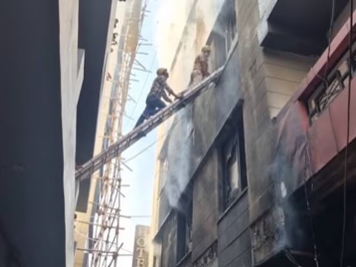 Ajmer Fire Broke In Hotel: અજમેરમાં ભીષણ હોટેલ આગ: 4નાં મોત, લોકો જીવ બચાવવા બારીઓમાંથી કૂદી પડ્યા 1 sascsS