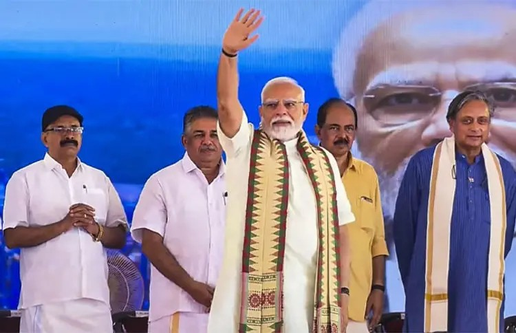 PM Modi Inaugurates Vinzhinjam Port: કેરળમાં PM મોદીની ટિપ્પણી, વિજયન અને થરૂર સાથે બેઠા છે, આજે ઘણા લોકોને ઊંઘ નહીં આવે 1 PM Modi Inaugurates Vinzhinjam Port