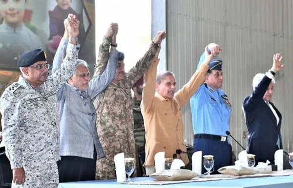 India-Pakistan Conflict: ઓપરેશન સિંદૂરના દબાણે પાકિસ્તાન ઘૂંટણિયે: પીએમ શાહબાઝે કહ્યું, શાંતિ મંત્રણા માટે તૈયાર છીએ 1 wesffrgdf